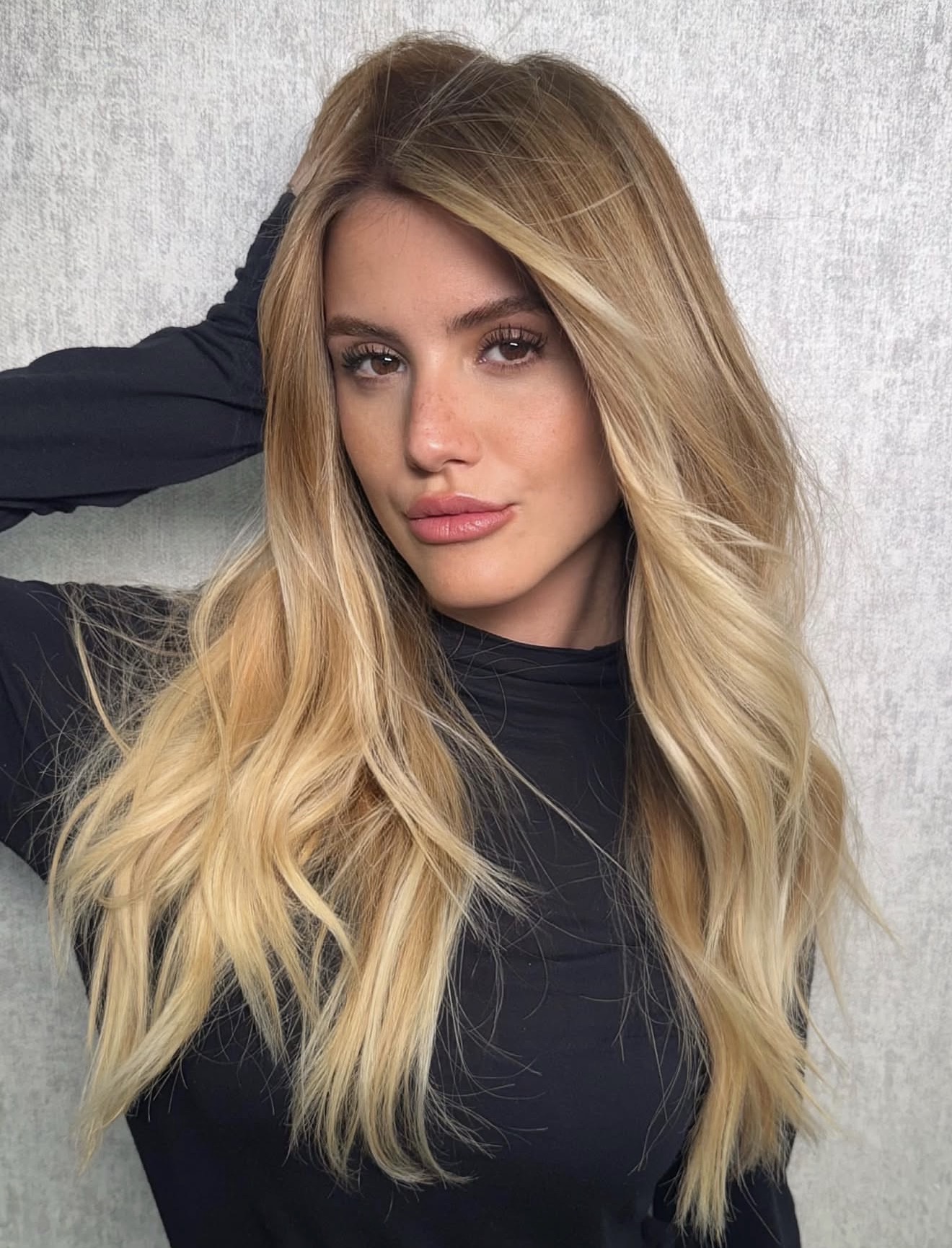 Warm Honey Blonde Waves With Face-Framing Layers