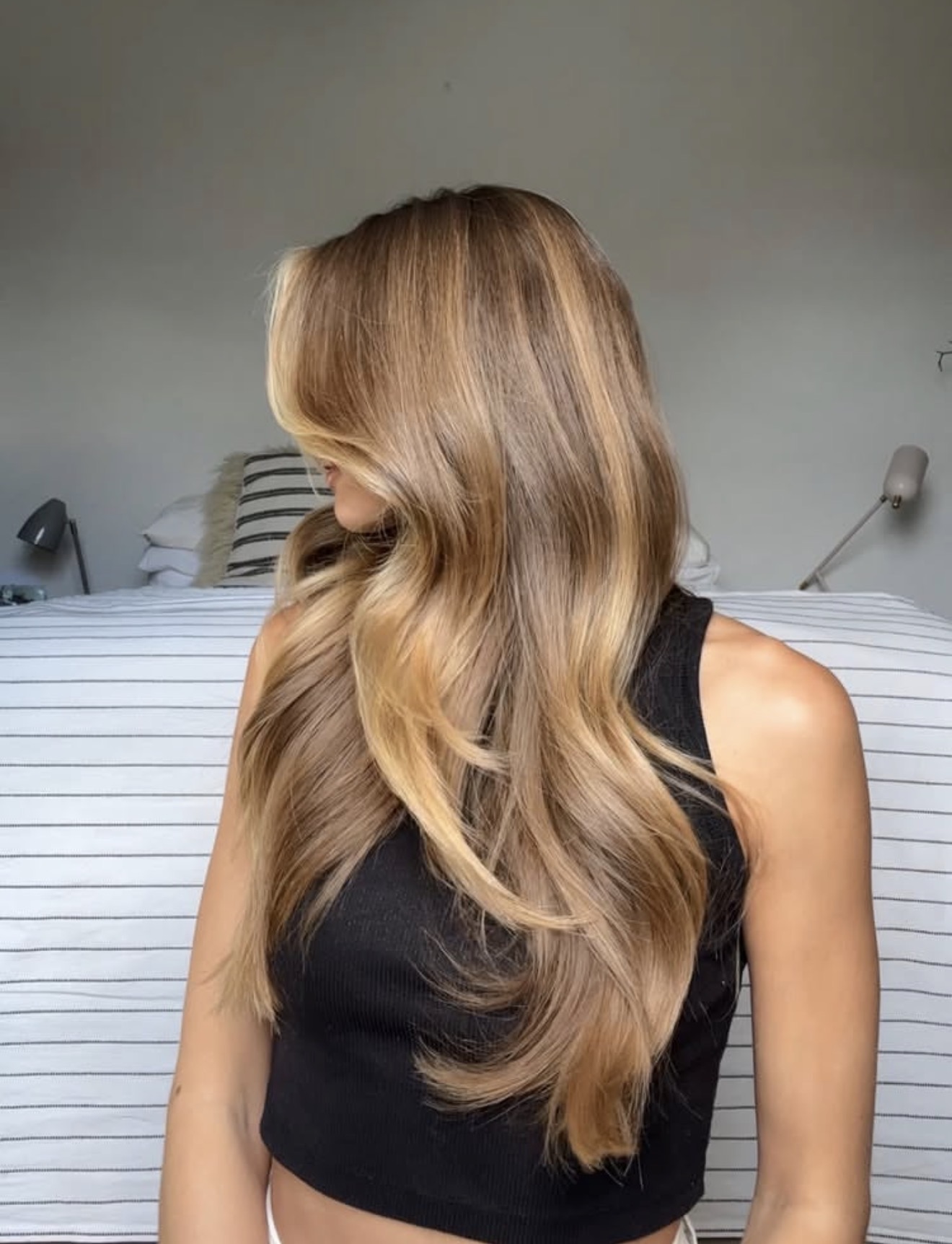 Warm Honey Blonde Waves With Face-Framing Layers